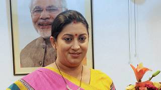 இந்திய மனிதவளத்துறை அமைச்சர் ஸ்மிரிதி இரானி