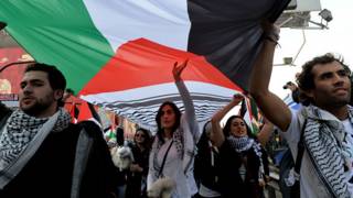 Miles de personas marcharon el 9 de agosto en Santiago para solidarizarse con el pueblo palestino.