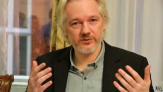 Assange avuga ko ubuzima bwe bubangamiwe.