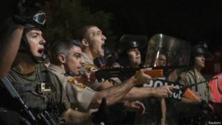 Policías armados