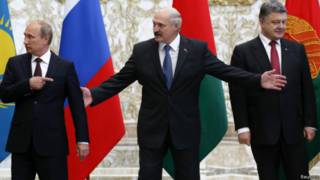 Слева направо: президенты России, Белоруссии и Украины Владимир Путин, Александр Лукашенко и Петр Порошенко