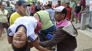 Niña desmayada en El Carmen de Bolívar, Colombia.