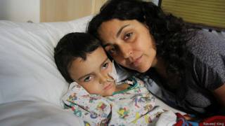Ashya King y su madre Naghemeh