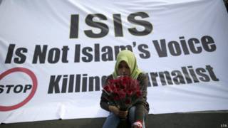 Protesto na Indonésia diz que 'Isis (atual EI) não representa o islã' (EPA)