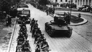 Советские танки и немецкая мотопехота в Бресте, 1 октября 1939 г.
