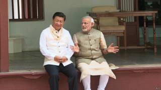 গুজারাটের সবরমতি আশ্রমে চীনের প্রেসিডেন্ট এবং ভারতের প্রধানমন্ত্রী।