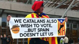 Catalães aproveitam para fazer protesto em Edimburgo / Crédito: BBC Brasil