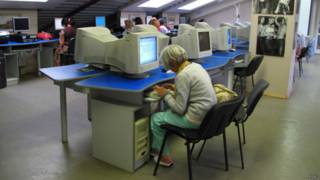 Internet café na Rússia (Foto: BBC)