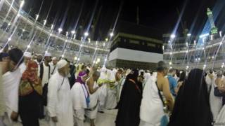 الطواف حول الكعبة