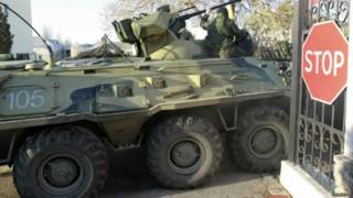 "Вежливые люди" у ворот украинской авиабазы в Бельбеке (22 марта 2014 года)