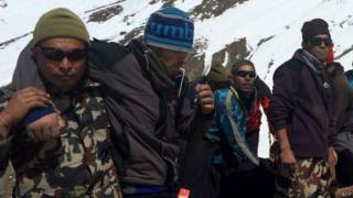 नेपाल में बर्फ़ीला तूफ़ान