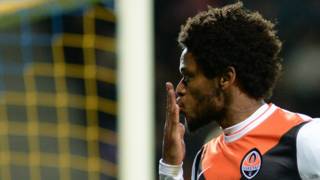 O atacante Luiz Adriano