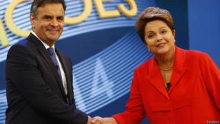 Dilma e Aécio se cumprimentam / Crédito: Reuters
