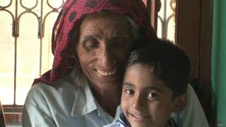 Rajo Devi e sua filha Naveen | Foto: BBC