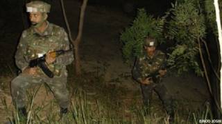 नियंत्रण रेखा पर भारतीय सैनिक