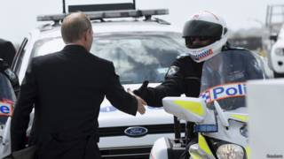 Путин и полицейский