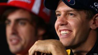 Sebastian Vettel (der.) y Fernando Alonso