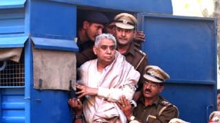 पुलिस के साथ रामपाल