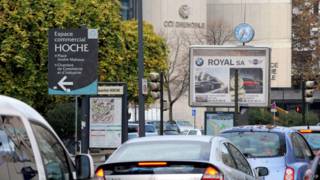 Carteles en las calles de Grenoble.