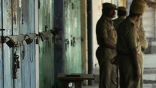 पुलिस व प्रशासन के लोग घटना स्थल पर पंहुच गए हैं