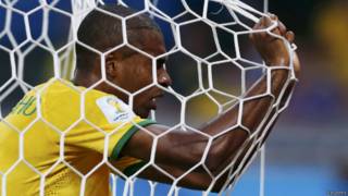 Fernandinho durante jogo com a Alemanha (foto: Reuters)