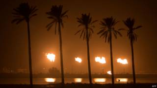 البصرة معروفة بنخيلها ونفطها