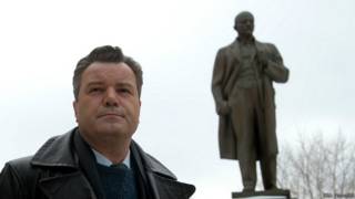 Актер Валерий Гришко в роли конструктора Сергея Королева