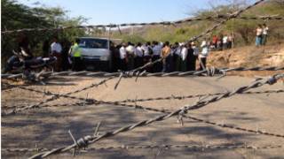 Police briefly block student march between Myingyan and Taungthar.