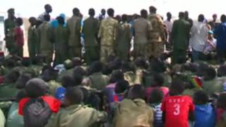 Des enfants-soldats (au premier plan) au Soudan du Sud.