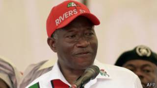Perezida Goodluck Jonathan yasabye abaturage kwemera ibiva mu matora.