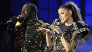 Fergie(右)与Black Eyed Peas的will.i.am