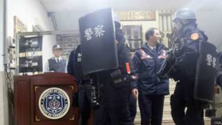 警察特別武裝小組任務結束後從大寮監獄撤出