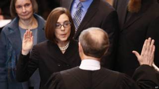 Gobernadora Kate Brown