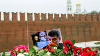 Цветы на месте убийства Немцова