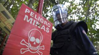 Removedores de minas na ColômbiA | Foto: AFP