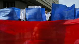 У Сімферополі активісти із російськими прапорами