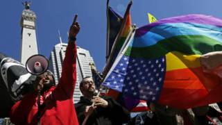 Ativistas protestam em Indianapolis (Foto: Reuters)