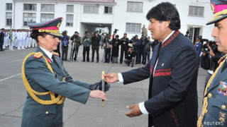 Gina Reque Terán, primera mujer general de las Fuerzas Armadas de Bolivia.