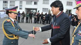 Gina Reque Terán e o presidente Evo Morales (Foto: Reuters)