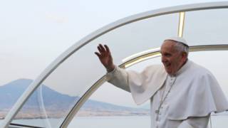 Papa Francis yiyamirije abagabo babuza abagore gukora