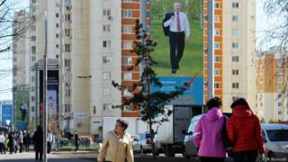 Прохожие на улице Астаны (24 апреля 2015 г.)