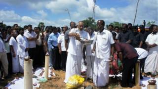 இலங்கையின் வடமாகாண முதல்வர் தலைமையில் முள்ளிவாய்க்காலில் அஞ்சலி செலுத்தப்பட்டது