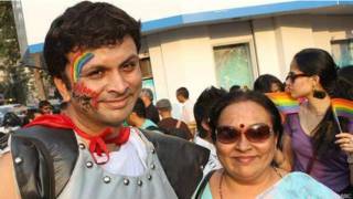 harish iyer with his mother