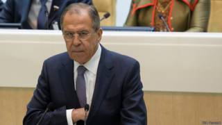 Министр иностранных дел РФ Сергей Лавров во время "правительственного часа" в Совете Федерации 20 мая 2015 г.