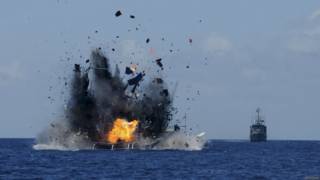 印尼海軍在北蘇拉威西省比通市海域炸沉一艘漁船(20/5/2015)