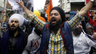जम्मू में विरोध करते प्रदर्शनकारी