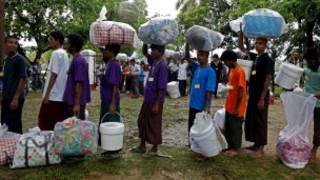 myanmar_transfer_150_migrants_boat_people