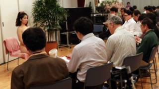 日本大齡男性通過人體素描了解女性身體