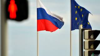 флаги России и Евросоюза на набережной Ниццы