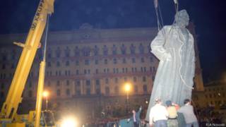 Демонтаж памятника Дзержинскому на Лубянке 24 августа 1991 г.